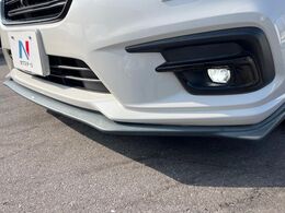 【STIエアロ】人気のSTIエアロを装備！クルマの外観がよりスタイリッシュになり、街中で存在感あふれる1台に♪将来買い替える時にもリセールに影響しやすく、価値ある人気の装備です！