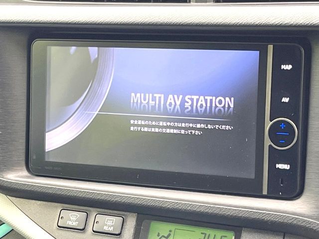 【純正ナビ】人気の純正ナビを装備しております。ナビの使いやすさはもちろん、オーディオ機能も充実！キャンプや旅行はもちろん、通勤や買い物など普段のドライブも楽しくなるはず♪