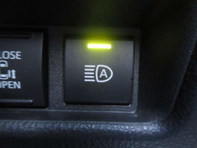 夜間走行時にはオートハイビーム機能も装備しています。