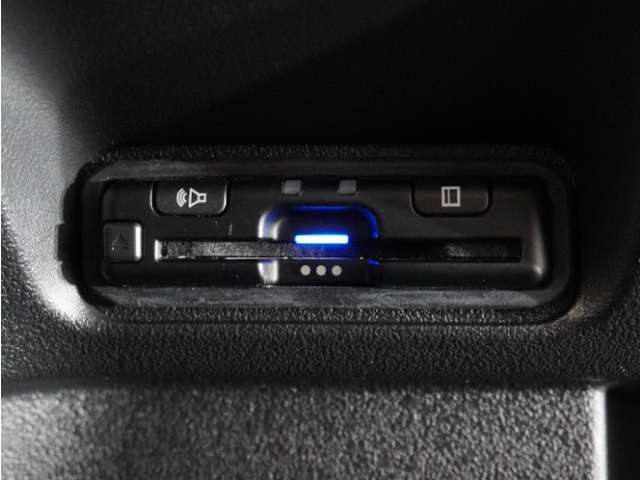 今や必需品の◆ETC車載器　装備車◆　有料道路を利用する際にスムースに通過でき、わずらわしい料金支払いから開放されます！