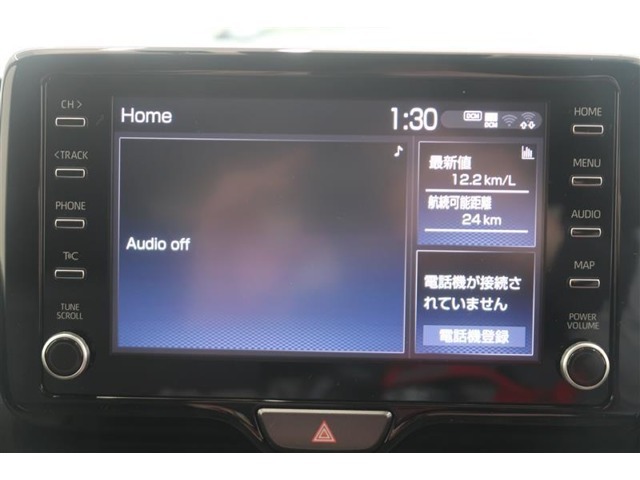 【ディスプレイオーディオ】スマホをクルマとつなぐだけで、おなじみのアプリをディスプレイオーディオ上で気軽に使えるようになります。ハンズフリー通話や各種機能を音声操作できるので、運転中でも安心♪