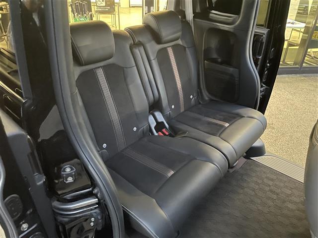 【後部座席】『後部座席周辺』の画像になります。写真の内容に関してご不明点、ご質問等がございましたらお気軽にガリバー店舗までお問い合わせください。