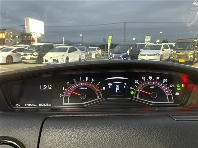 【スピードメーター】『スピードメーター』の画像になります。メーターがシンプルで見やすく運転しやすいですね！