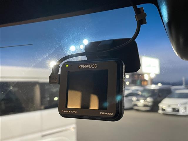 【バックミラー】『バックミラー周辺』の画像になります。写真の内容に関してご不明点、ご質問等がございましたらお気軽にガリバー店舗までお問い合わせください。