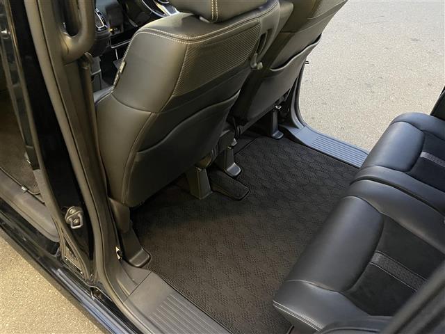 【フロアマット】『フロアマット』の画像になります。写真の内容に関してご不明点、ご質問等がございましたらお気軽にガリバー店舗までお問い合わせください。