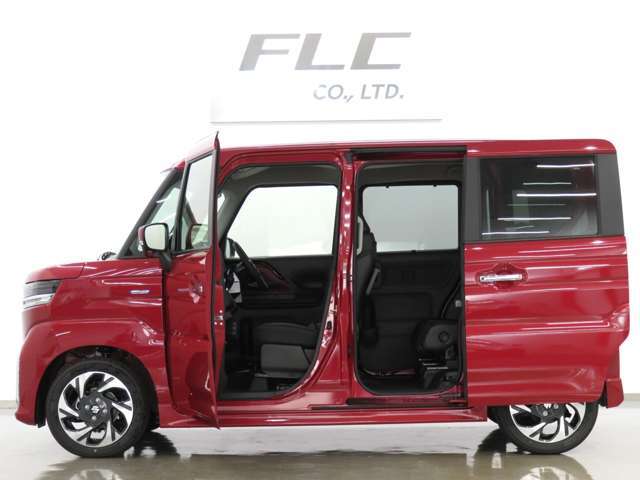 ボディカラーはフェニックスレッドパール(ZLB)です。