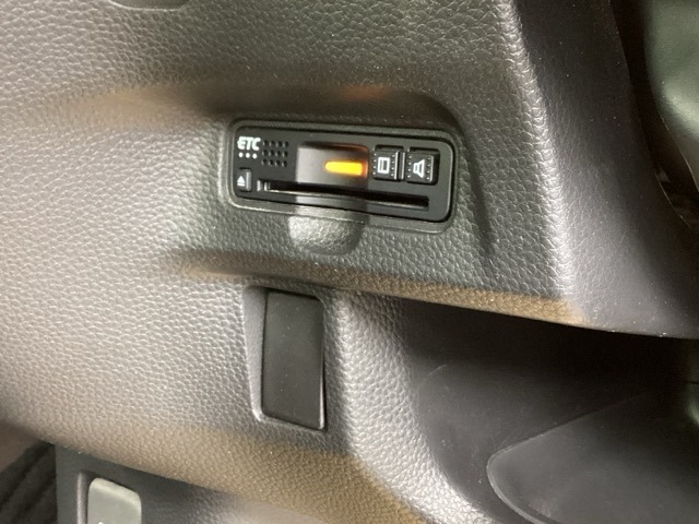 ETC付いてます。ETCが使用可能な道路通行料はキャッシュレスでスマートに走行できます。再セットアップして納車致します。