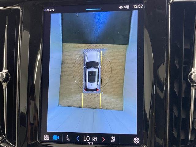 メーカーオプションの【全周囲カメラ】を装備！！