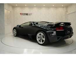 ブラック系のボディーカラーです。お好みのムルシエラゴへカスタムできます！