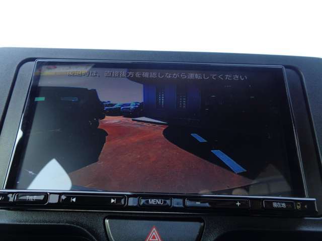 バックカメラ装備で、狭い駐車場などでも安心してバックできます☆