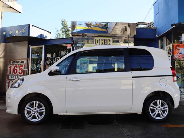 千葉県鎌ケ谷市にある個性的な中古車販売店。船橋と取手をつなぐ船橋取手線（※通称：船取線）沿いになります。激混雑の粟野十字路にございます。渋滞の際にはチラ見していただければ幸いです。