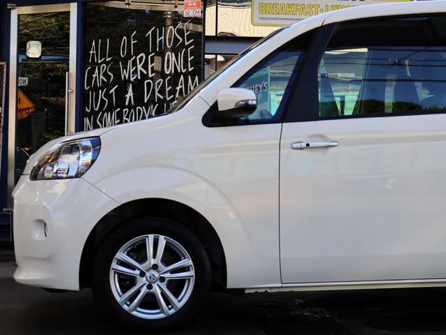 船橋取手線を取手方面からきますと、東邦鎌ケ谷病院を越えると、粟野十字路になりますので、信号を渡った左側になります。後ろからのプレッシャーに負けずゆっくりと左折してご来店くださいませ。