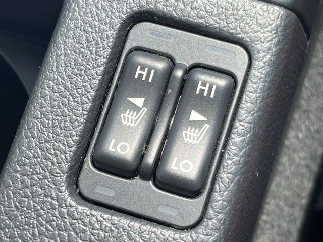 【シートヒーター】寒い日に重宝するシートヒーター！エアコンより早く温まってくれるので寒がりの人も安心ですね♪エアコンの温風は乾燥するから苦手、という方にもをおすすめです。