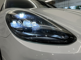 当店は第一京浜に面し、都営地下鉄「泉岳寺」徒歩3分、JR「品川」徒歩12分のロケーションで、お車でお越しの際も駐車場を併設しておりますので、安心してお越し頂けます。