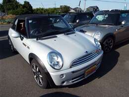 特別仕様車専用カラーホワイトシルバー