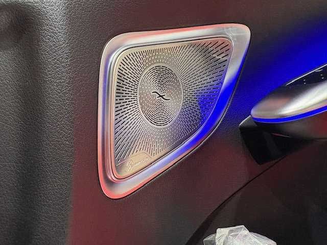 メルセデス・ベンツの定める厳しい基準をクリアしたお車のみをご案内させて頂きます。納車前整備はメーカー規定に基づき100項目以上にも及ぶ点検を熟練のメカニックによって行いご納車させて頂きます。