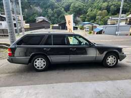 令和3年オーバーボルテージリレー交換、令和2年ラジエーターアッパーホース交換、ファンレジスターリペア修理、サーモスタッド交換