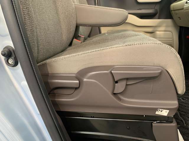 高さ調整も可能なシート。ドライビングポジションは運転には重要ですよね