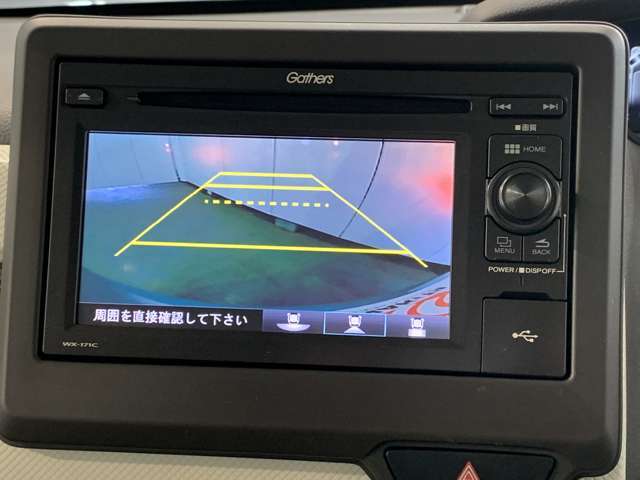 バックギアに入れるだけで自動でリヤカメラに切り替わります！車庫入れやバックが苦手な方にオススメ！