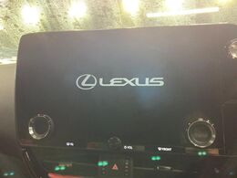 【純正ナビ】人気の純正ナビを装備しております。ナビの使いやすさはもちろん、オーディオ機能も充実！キャンプや旅行はもちろん、通勤や買い物など普段のドライブも楽しくなるはず♪