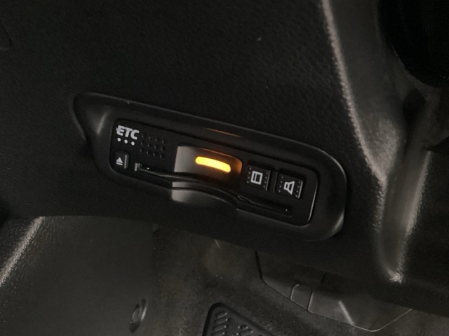 ETCが付いてます。ETC搭載車しか通過できないスマートICが利用できるようになりますよ！現在スマートICの設置箇所も増えてきているので、高速道路利用の幅が広がりますね☆