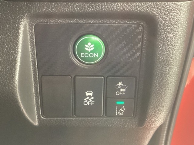 多彩な先進機能で運転がもっと安心に！もっと快適に！ホンダセンシング装着車☆