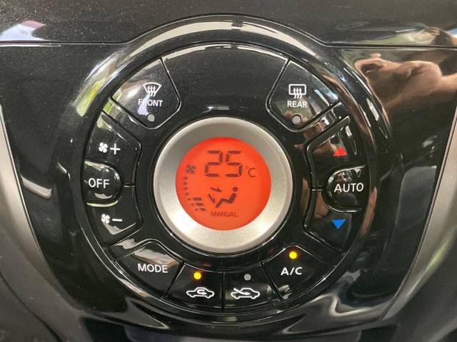 【オートエアコン】一度お好みの温度に設定すれば、車内の温度を検知し風量や温度を自動で調整。暑い…寒い…と何度もスイッチ操作をする必要はありません。快適な車内空間には必須の機能ですね♪