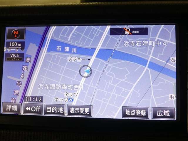 純正ナビを装備。タッチパネル式で使いやすく、お出かけもラクラクです。
