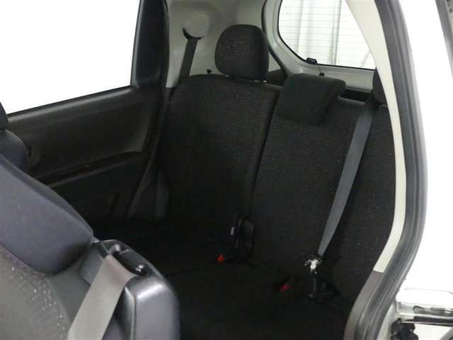 ゆとりある広々とした車内空間は、ドライブを始め買い物やレジャーなど、幅広く活躍します。一人でもみんなとでもお出かけを楽しみましょう！