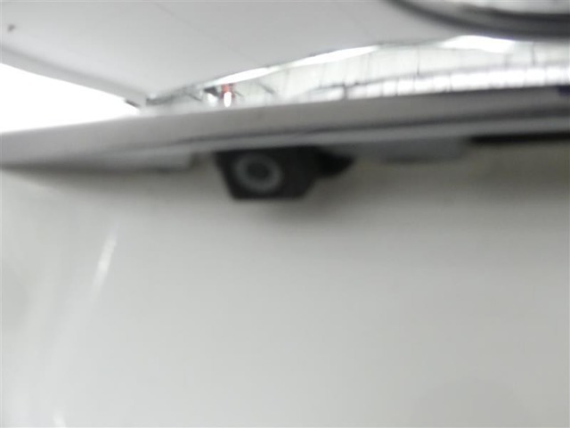 バックカメラが付いているので後方確認が非常にしやすいです。今や運転初心者も熟練者も必須装備！ついていて損はないですね♪