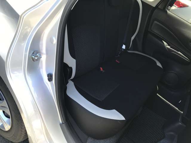 車検、整備、万が一の事故修理も承ります♪技術確かなスタッフが在籍しておりますので、ご購入後のアフターサービスも充実！お客様と末長いお付き合いをさせていただけたら幸いです☆ぜひ、宜しくお願いいたします。