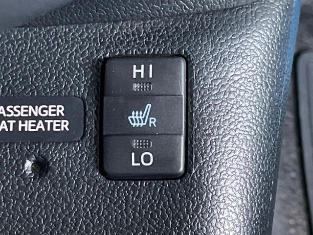 【シートヒーター】運転席/助手席共に温度調節が可能なシートヒーターを装備。季節を問わず快適にドライブできます。