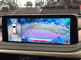【パノラミックビューモニター】専用のカメラにより、上から見下ろしたような視点で360度クルマの周囲を確認することができます☆死角部分も確認しやすく、狭い場所での切り返しや駐車もスムーズに行えます。