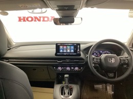 フロントガラスが大きく、ワイドな視界で運転もしやすくなるように設定されています。