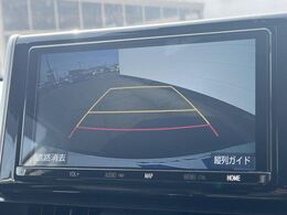 【バックカメラ】駐車時に後方がリアルタイム映像で確認できます。大型商業施設や立体駐車場での駐車時や、夜間のバック時に大活躍！運転スキルに関わらず、今や必須となった装備のひとつです！