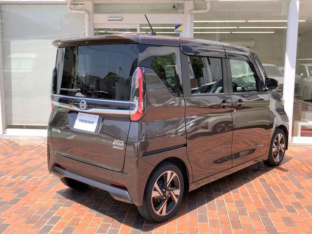 先進技術で家族はもっと楽しめる！ルークス登場です！2台前を走る車両を検知して注意を喚起してくれる安全装備なども付いてさらに広々空間！しかも加速も燃費も良いお買い得車ですよ！！