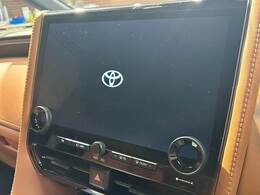 【メーカーオプションナビ】フルセグテレビやブルートゥース接続、DVD再生など多彩な機能を併せ持っており、インパネ周りがすっきりしてます！