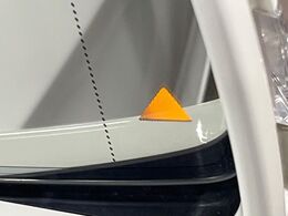 ●ブラインドアシストセンサー：視角からの車を感知し、ドライバーが車線変更を行う際に、警告音と共に注意を促してくれる安全支援機能です！