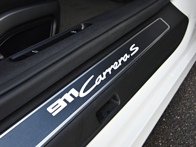 イルミネーテッドドアシルガード (ブラッシュドアルミニウム)