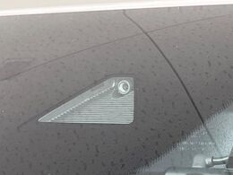 【スマートブレーキサポート】走行中に前方の車両等を認識し、衝突しそうな時は警報とブレーキで衝突回避と被害軽減をアシスト。より安全にドライブをお楽しみいただけます。