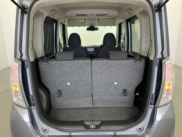 【トランク】積み込みやすくて、たっぷり積める荷室です。シートアレンジできるものは、乗車人数と荷物の量や大きさによってシートを動かすことができるので、より快適なドライブが可能です！