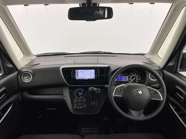 【インパネ全体】全方位で視界が広く、高い目線で運転もしやすいです！