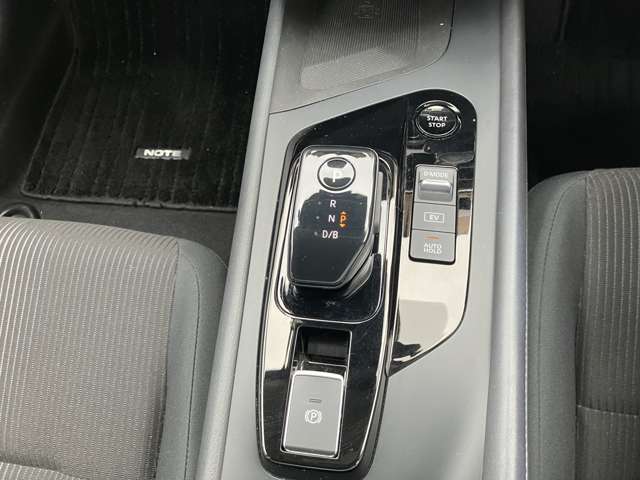 シフトレバー　近未来的なデザインで運転を楽しく演出します♪