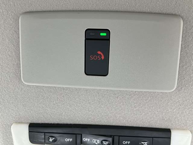 【SOSコール】事故などの緊急時、専用のオペレーターとつながります。あおり運転を受けた時にも通報できます。
