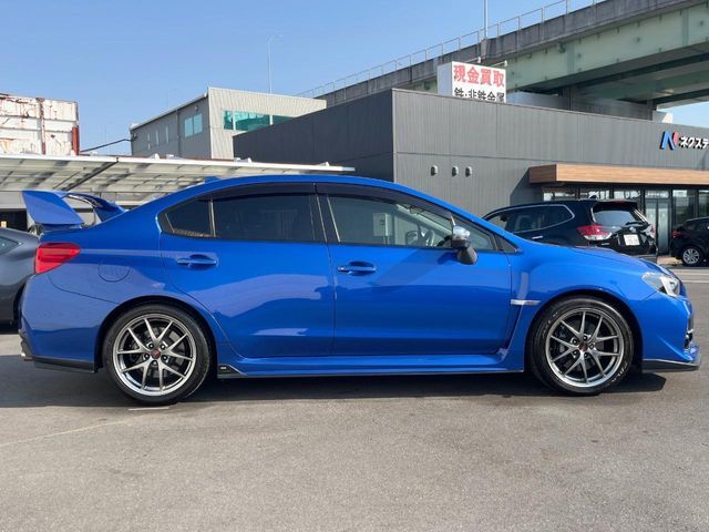 大好評のボディコーティング「弾スプラッシュコート」もご納車までに施工可能。通常のガラスコートと異なる、耐久年数6年の無機質ガラスコーティングが、ボディをキレイな状態に保ってくれます。