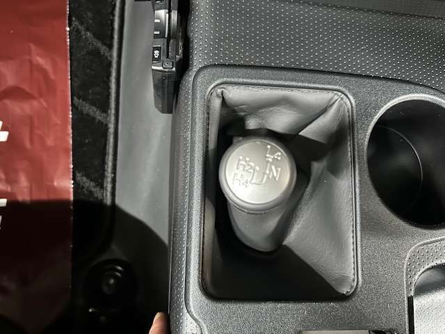ナビ　Bluetooth　バックカメラ　MW17インチアルミホイール　Goodrichタイヤ　リフトアップ　ドライブレコーダー　ETC　サイドステップ