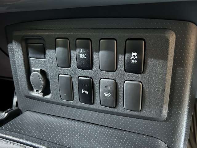 ナビ　Bluetooth　バックカメラ　MW17インチアルミホイール　Goodrichタイヤ　リフトアップ　ドライブレコーダー　ETC　サイドステップ