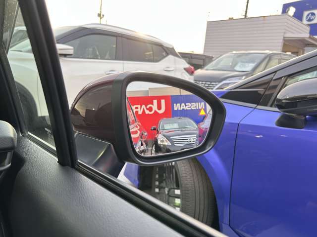 BSW（後側方車両検知警報）ブザーとともに、ブレーキを制御することで車両をもとの車線内に戻すような力を短時間発生させ、車両との接触を回避するようドライバーのステアリング操作をアシストします。