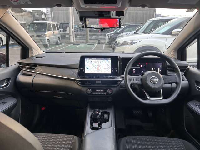 展示車両は全車　クリーニング済。　専門業者さんにて内外装ともにキレイにしてご納車いたします。　また別途、各種コーティングもうけたまわってます。