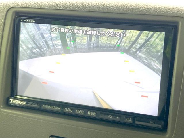 【バックカメラ】駐車時に後方がリアルタイム映像で確認できます。大型商業施設や立体駐車場での駐車時や、夜間のバック時に大活躍！運転スキルに関わらず、今や必須となった装備のひとつです！